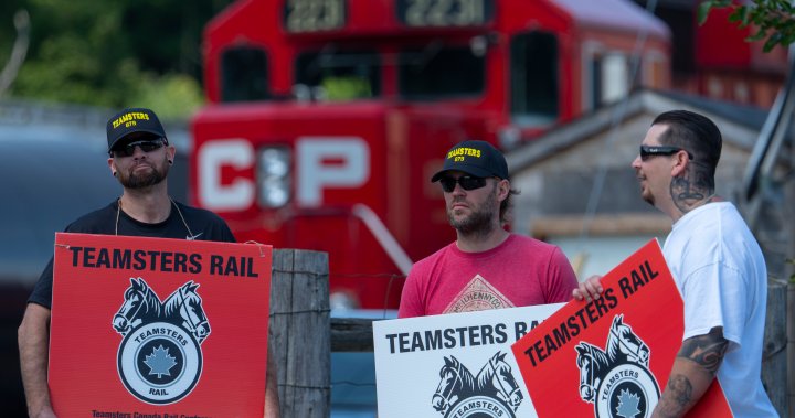 Rail shutdown: Union says it will challenge Ottawa’s arbitration order – National