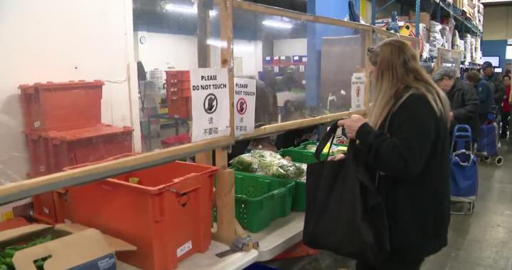 ‘Challenging blow’: Canada Post strike hindering Ontario food banks