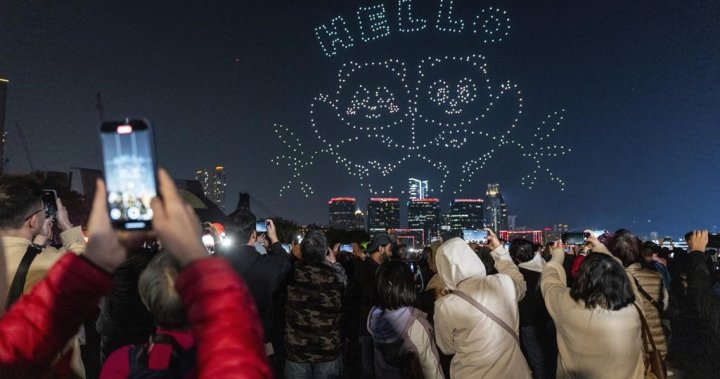 IN PHOTOS: Hundreds gather for Hong Kong’s 1st pyrotechnics drone show – National